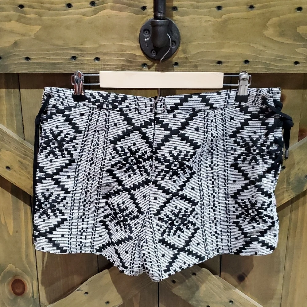 Who What Wear High Waist Black and White Geometric Shorts Tribal Aztec Lace Up - Picture 5 of 10